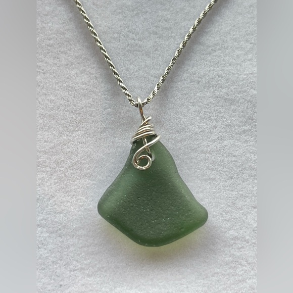 antique alchemist Jewelry - Whale Tail Green 925. Sterling Silver Sea Glass pendent